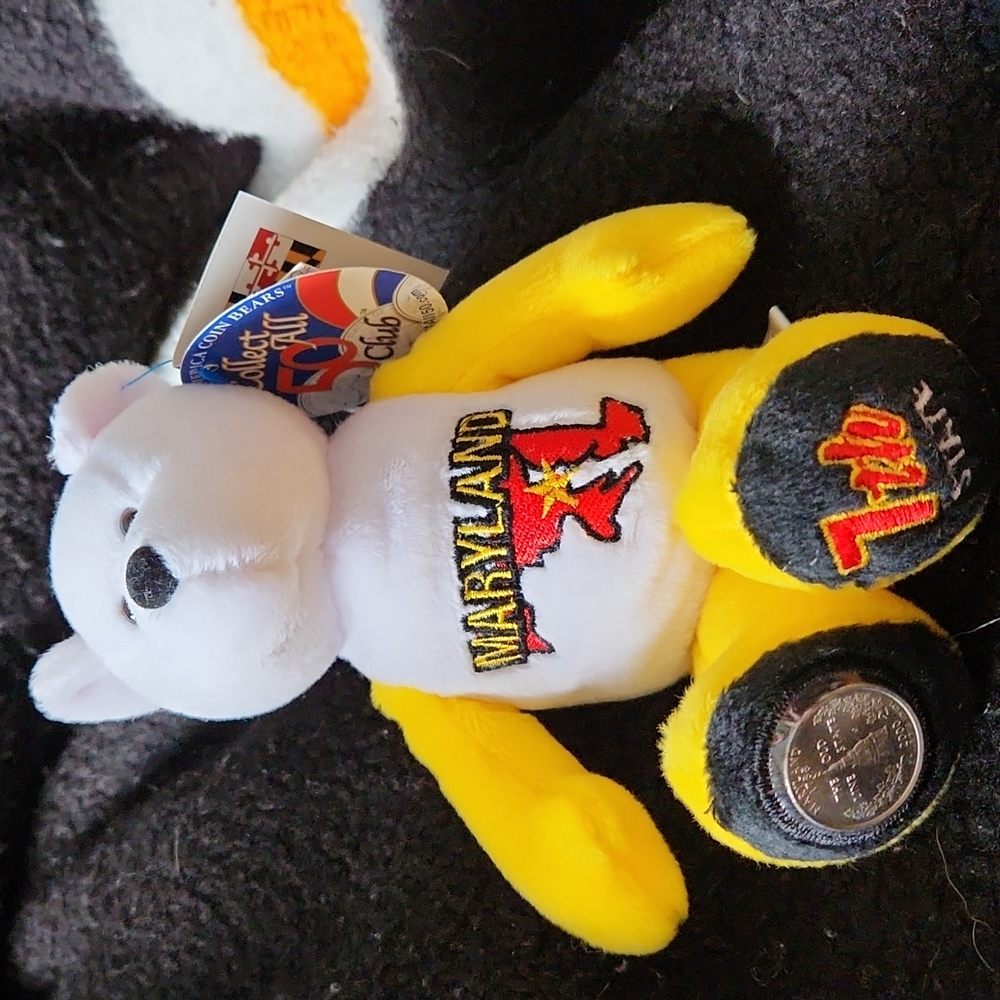 Limited Treasures coin bear,  Maryland with tags.